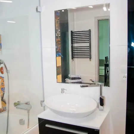 Jugins Comfort Apartman *