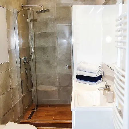 Jugins Comfort Apartman *